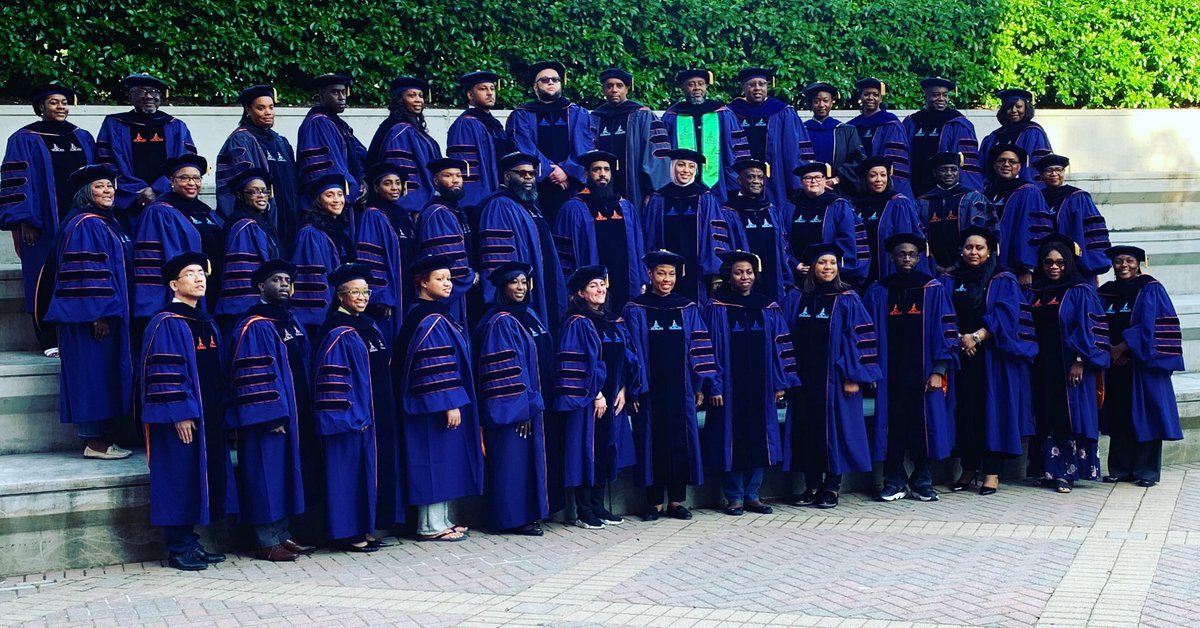 PhilCod63's tweet photo. OMG.. its been 4 years already since I walked across that stage… stay tune for what’s next #LawyerBaeComingSoon Congrats to all of the 2023 graduates! I wish you much success! #TheNationalTreasure #MorganStateUniversity #HigherEdu #RealEstateLawyerComingSoon #DrBae https://t.co/IyEPZ7DQvP