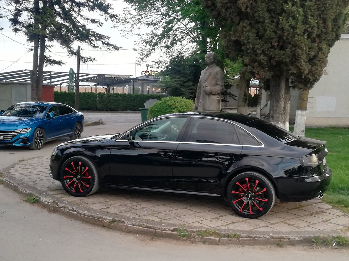 Maranelo75's tweet photo. Сообраќајна полиција во Струга? Човекот македонската химна ја има напишано... Низ цела Струга е вака. https://t.co/9RFKcYJTGh