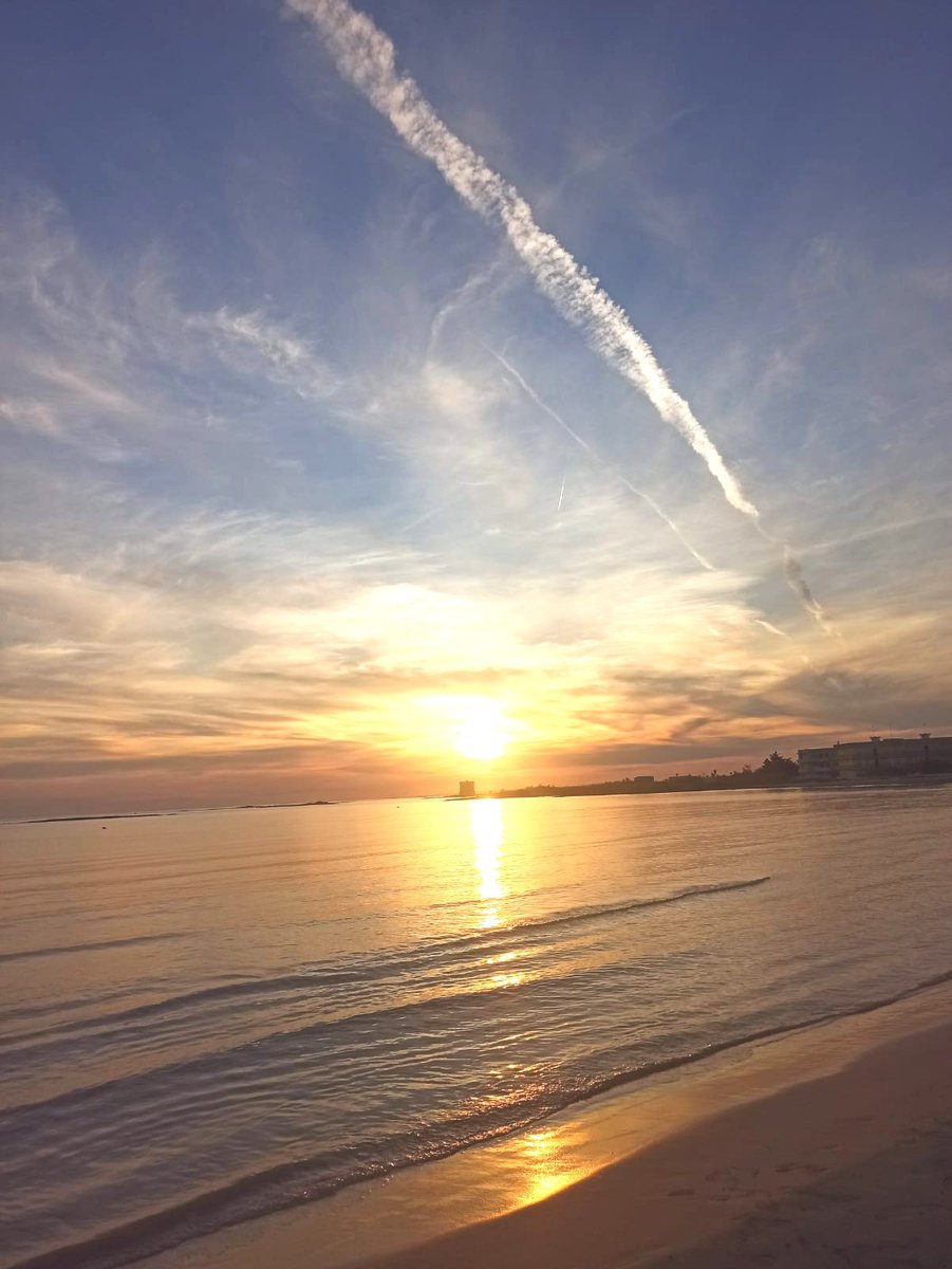 Elena81353537's tweet photo. Buona serata con questo bellissimo tramonto. 🌹 https://t.co/VWN8R1hA6O