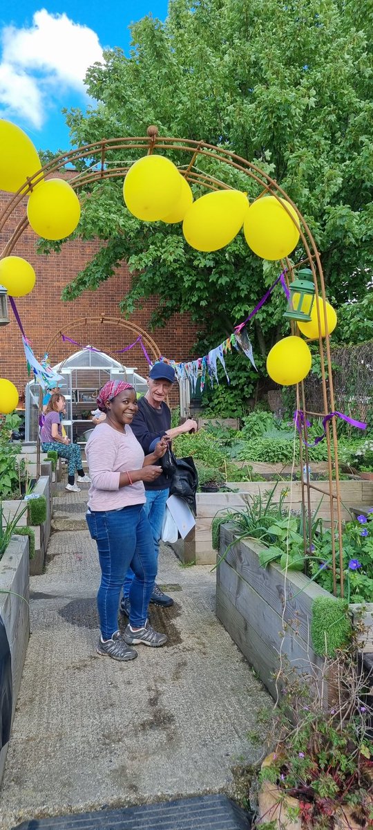FredericBillet's tweet image. Gorgeous day @MPComGarden street partying with our neighbours to celebrate #HMKingCharlesIII #coronation    #GodSaveTheKing #CoronationBigLunch   
Thank you @NewhamLondon for the grant you gave to #ManorPark community
The weather was a blessing!
What a fun day we had!
#love