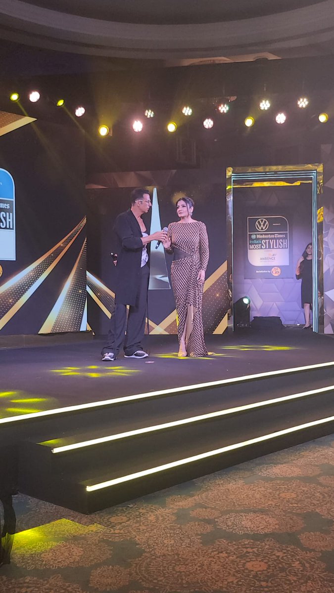 PICS : @akshaykumar & @TandonRaveena setting stage on fire at the 11th edition of #HTMostStylish 

#AkshayKumar𓃵  #AkshayKumar