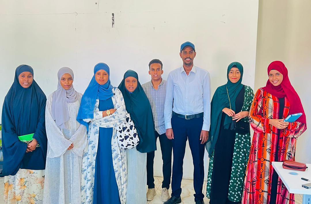 MoDugoow's tweet photo. It’s pleasure to visit @SIMADUniversity today as a guest lecturer on Managing Social Welfare Orgs course at the Social Work Dept. I discussed with the students about the role of the INTL community on welfare mgt. Thanks @AliFarahA_, the course lecturer who invited me 2 his class. https://t.co/asxqUUmoLL