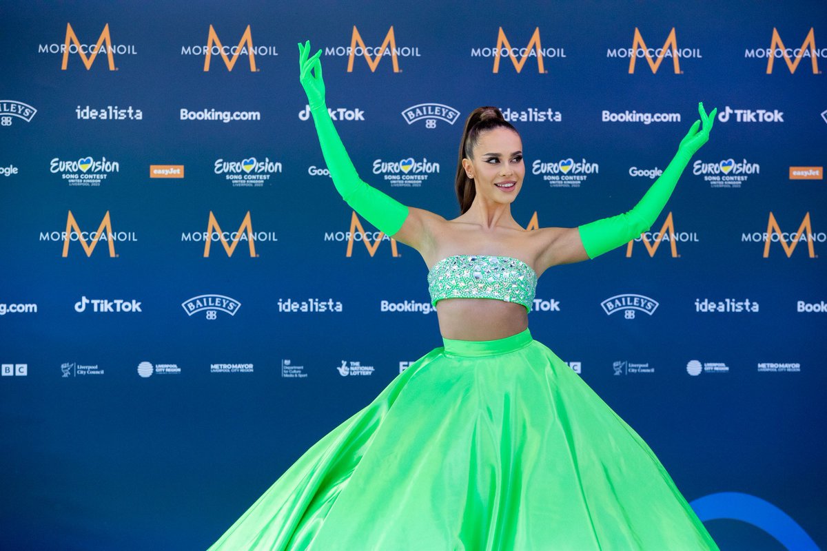 HQ photos of Blanka in the turquoise carpet