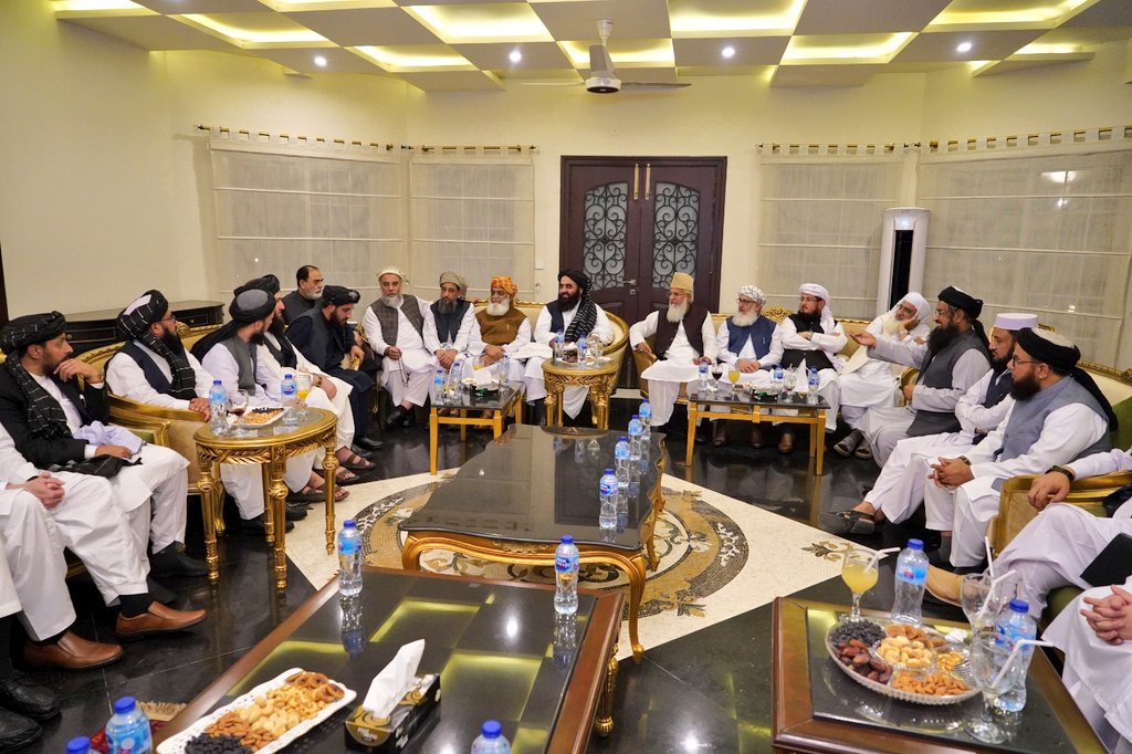 juipakofficial's tweet photo. اسلام آباد:وفاقی وزیر مذہبی امور سینیٹر محمد طلحہ محمود کا افغان وزیر خارجہ امیر خان متقی اور افغان وفد کے اعزاز میں عشائیہ 
امیر جمعیۃ علماء اسلام پاکستان مولانا فضل الرحمٰن، پاکستان میں تعینات سفیر سردار شکیب ، افغانستان میں تعینات پاکستانی سفیرعبید الرحمٰن نظامانی  ودیگر شریک https://t.co/kAPGYqevCn