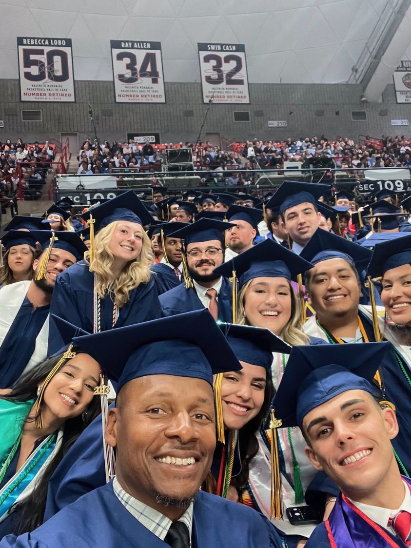 UConn's tweet photo. Selfies with Ray 🤳

📷 brynley.allen on IG https://t.co/Y8EuB5RIsQ