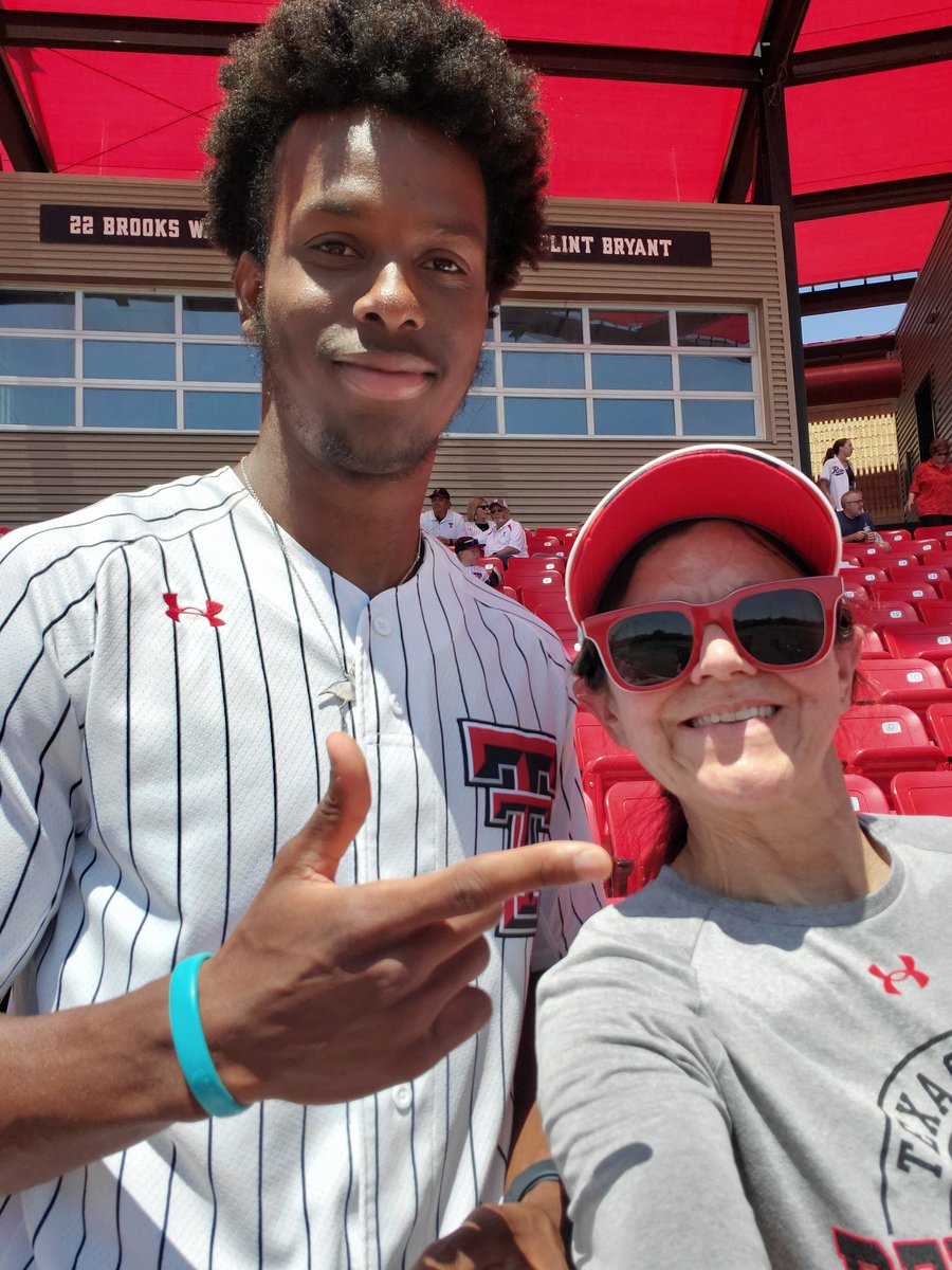 GruvyGurl's tweet photo. Got to say hi to @TexasTechTF star, @sprintertj! He threw out the first pitch for today's baseball game! Thanks got the selfie, TJ! Good luck through the NCAA Outdoor Nationals and beyond!!! #WreckEm #HesFast #LuckiestGurl #NotJustaHashtag https://t.co/M6z40XgtLV