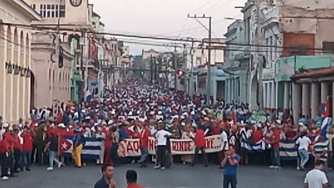 Una imagen d la Calle Martí en Pinar del Río antes d iniciarse el extraordinario desfile del 5 d mayo. Son patéticos los esfuerzos d nuestros enemigos para fabricar "incidentes" y opacar esta gran victoria del pueblo cubano. #VivaCuba