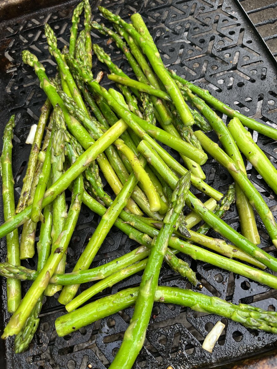 bazurke2's tweet photo. These bad boys #2ndbatch on the grill are hard to beat https://t.co/P5spgtqvvn