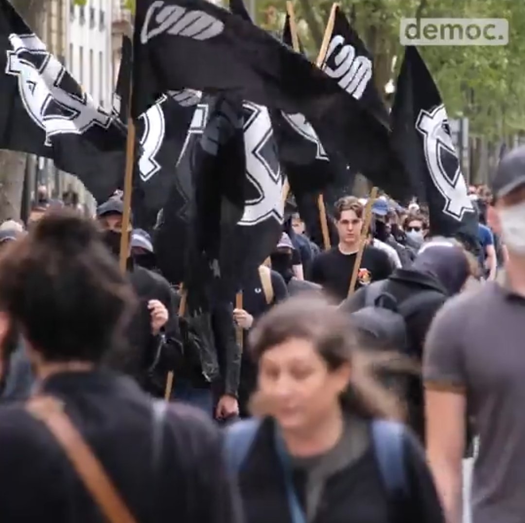 steph2440's tweet photo. Aujourd'hui 8 mai, #Macron va rendre hommage à Jean Moulin.
Hier 7 mai, lui Darmamin et Nunez ont laissé tranquillement défiler les néo-fascistes dans Paris https://t.co/nd4GT8k5Bh
