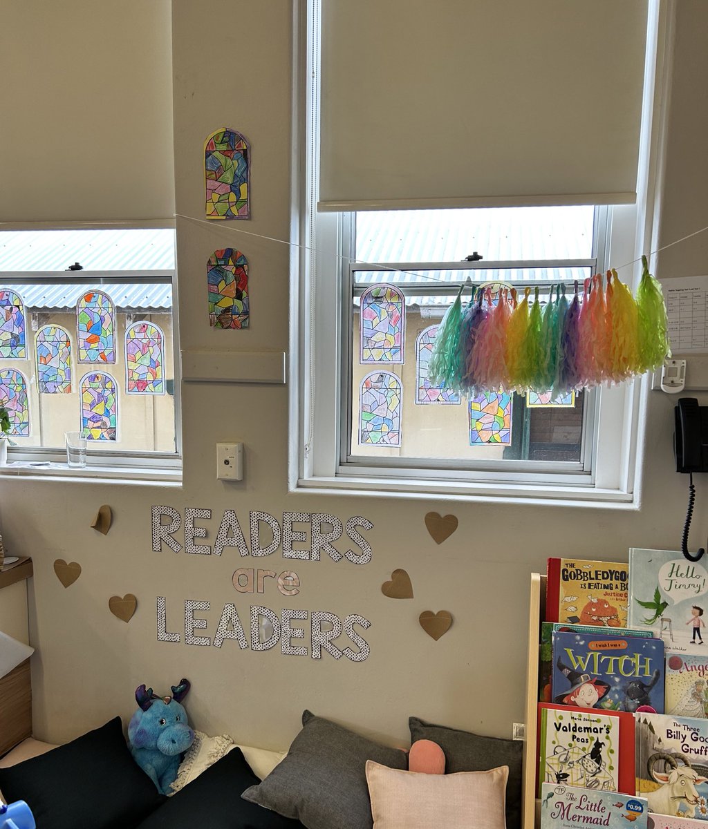 FlorenceM02's tweet photo. Our year 1 reading corner is a great addition to the classroom allowing for a quiet spot. This serves as a reward for groups each day to have some time to wind down and read a new book 📚 #ACUedu_p https://t.co/n8HBSkkngR