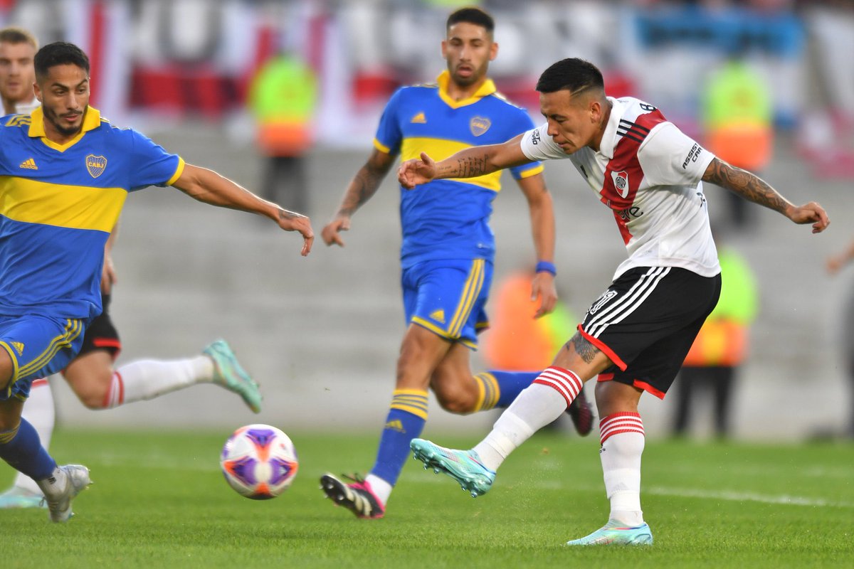 #River le ganó 1-0 a #Boca en un partido muy friccionado. Mal Herrera, se le fue de las manos.
 
⚪️🔴Merecida victoria porque salió a buscarlo desde el principio siendo superior.

🔵🟡Boca jugó a no perderlo esperando algún error de River. Le salió caro plantarse tan atrás.