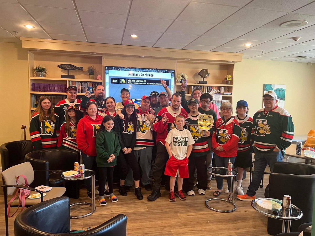HFXMooseheads's tweet image. Thanks for the support from this great group at a watch party back home. #GoMooseGo🫎