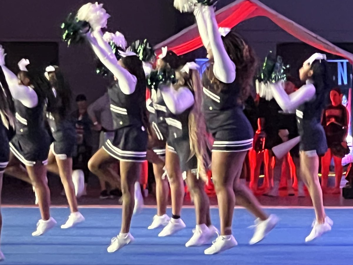 laserccsg's tweet photo. Félicitations à notre équipe de Cheer qui a été couronnée championne de sa division au Championnat national scolaire. Nos Lasers se sont également mérités la palme du ‘Choix des juges’! Bravo à tous et un gros merci aux entraîneurs! #LaserEtFier @ccsamuelgenest @ecolecatholique https://t.co/iKBp4E41Mm