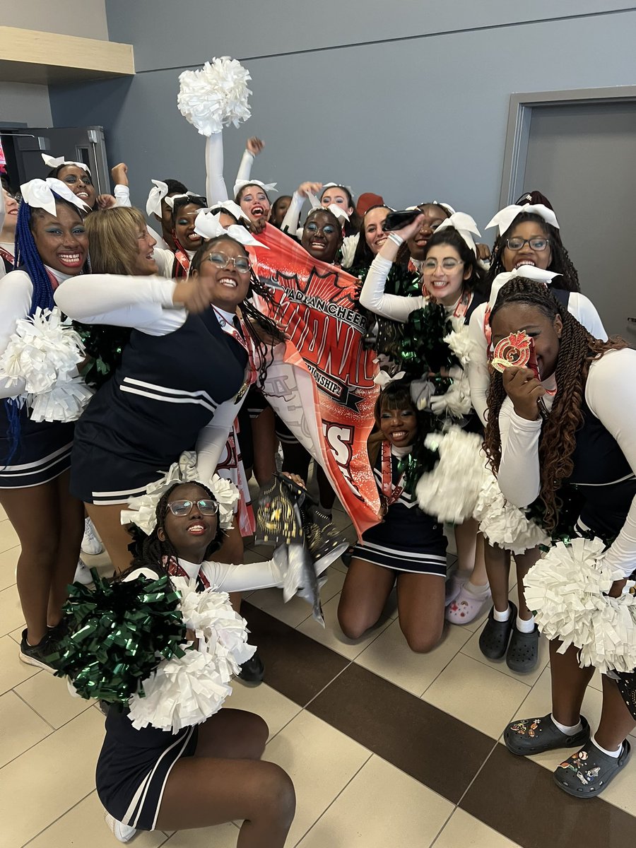 laserccsg's tweet photo. Félicitations à notre équipe de Cheer qui a été couronnée championne de sa division au Championnat national scolaire. Nos Lasers se sont également mérités la palme du ‘Choix des juges’! Bravo à tous et un gros merci aux entraîneurs! #LaserEtFier @ccsamuelgenest @ecolecatholique https://t.co/iKBp4E41Mm