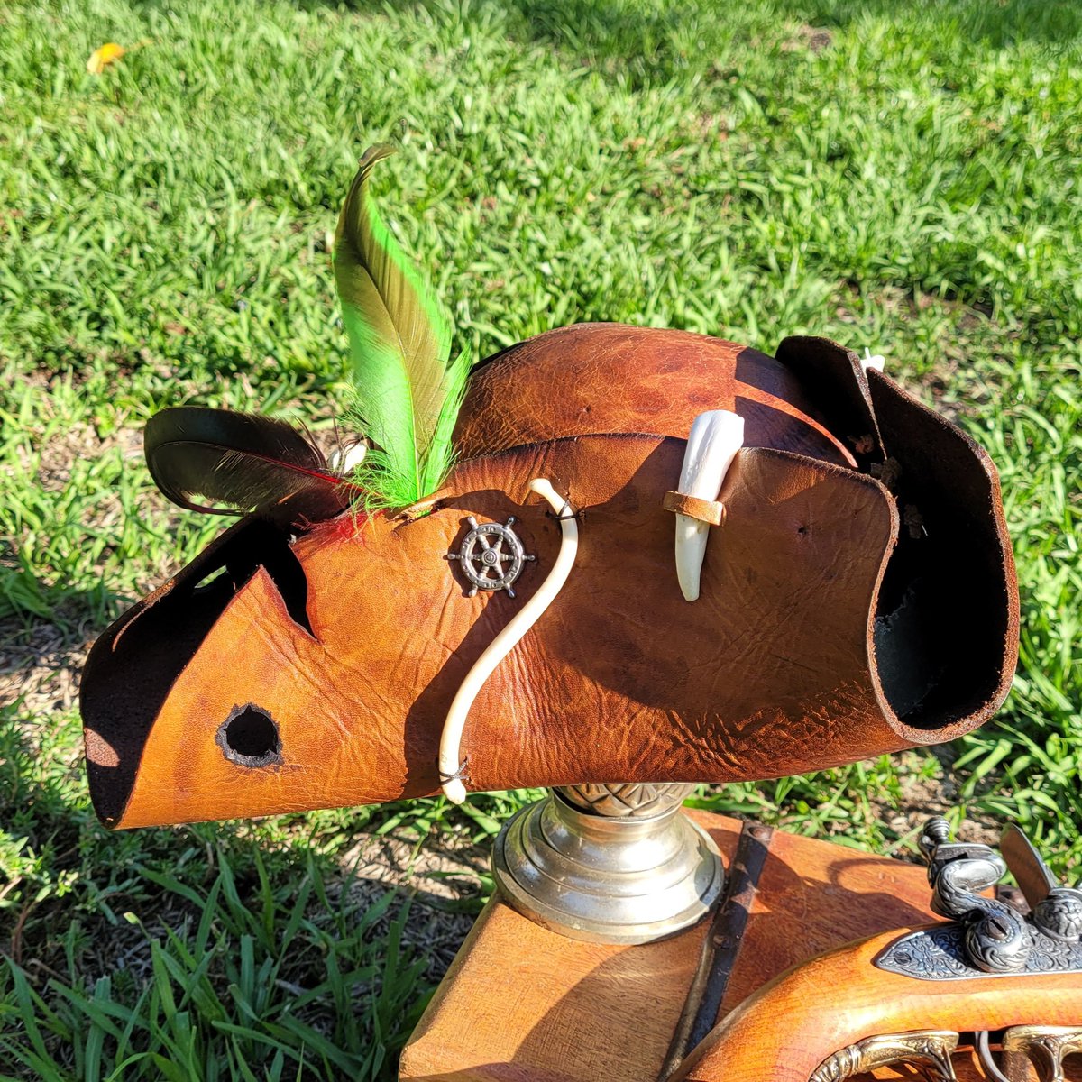 HJumpers21's tweet photo. I wanted to make a tricorn that shared several aspects of various hats from Sea of Thieves. I think I did pretty good! It is made from real cow hide leather, real bones, and 100% handmade. It's the real deal. #bemorepirate @SeaOfThieves https://t.co/pKuU5L4jIa