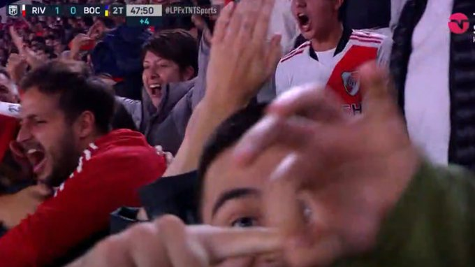 EzelyYT's tweet photo. Bosteros ptoooooos, LA TIENEN BIEN ADENTRO https://t.co/UKK957Fgra