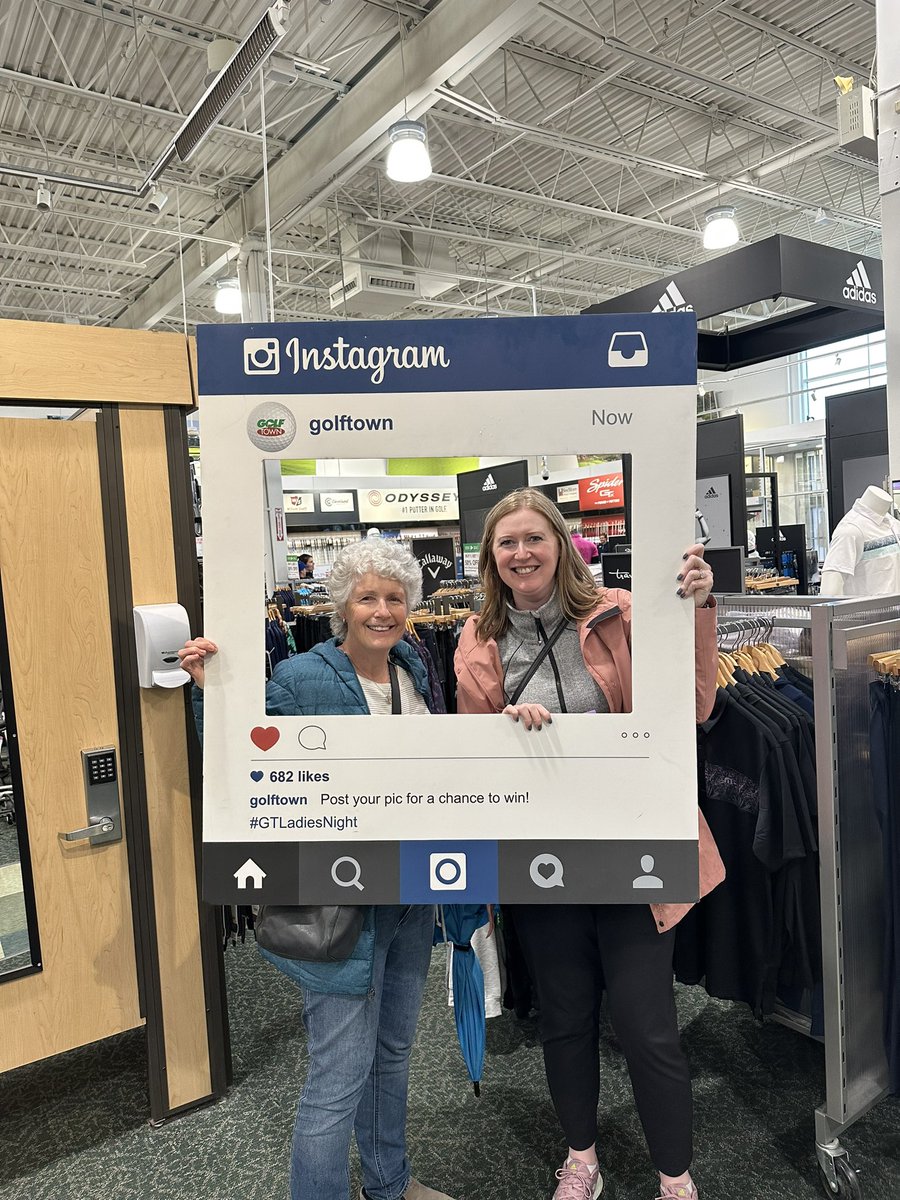 #GTLadiesNight <a href="/GolfTown/">Golf Town</a> enjoying ladies night at Golf Town Barrie!
