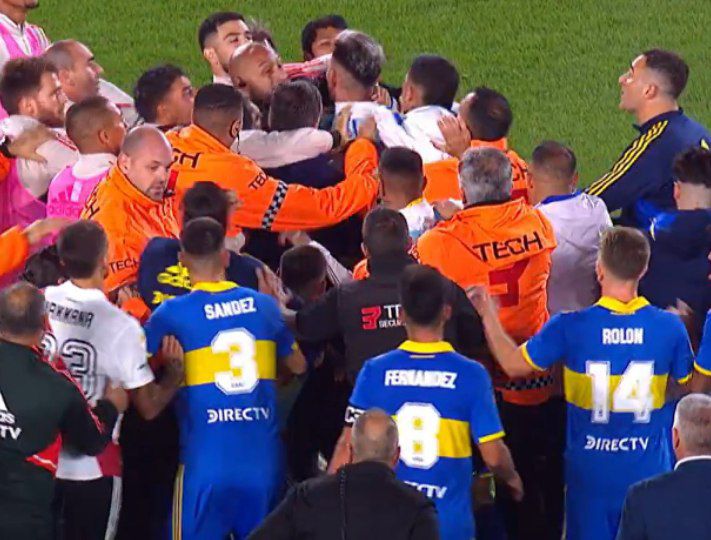 gastontr16's tweet photo. En los ÚLTIMOS 🔟 Superclásicos...
Hubo 1️⃣1️⃣ expulsados 🟥

👉3 de #River
👉8 de #Boca https://t.co/cR4fPGZE6D