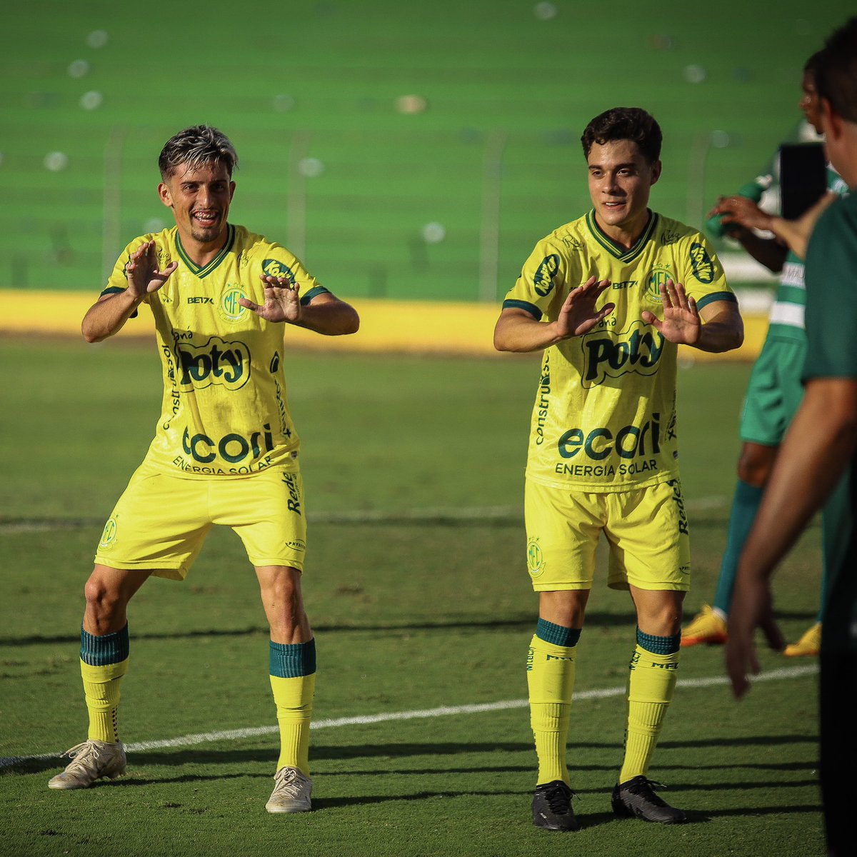 mirassolfc's tweet image. Que estrela! ⭐️

Em seu segundo jogo com a camisa do Leão, Lucas Martins veio como opção e fechou a conta na vitória das #Crias!

📸: Pedro Zacchi/Agência Mirassol

#MirassolFC #SomosTodosLeão #SerLeão #NossaRegiãoComOLeão #PrazerMirassolFC