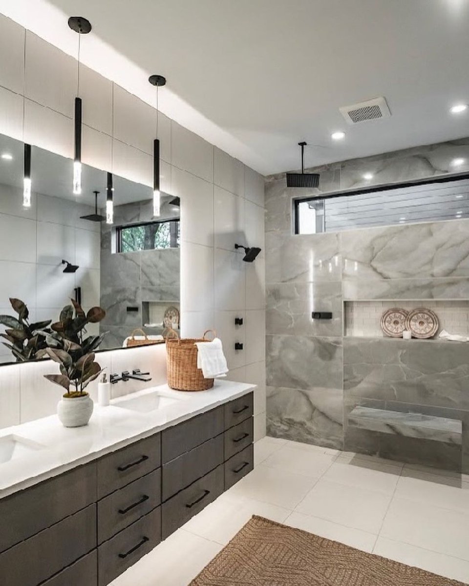 LovejoyCaleb's tweet photo. What song are you performing in this shower? https://t.co/gJOMJ4SY8T