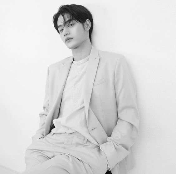 uckmingi's tweet photo. ⠀
⠀ @.minnngi #ucgram update.
⠀ ⠀ ⠀ ‘ I just wanna stay in that lavender haze 🍷. ’
⠀ https://t.co/P68DScOqQt