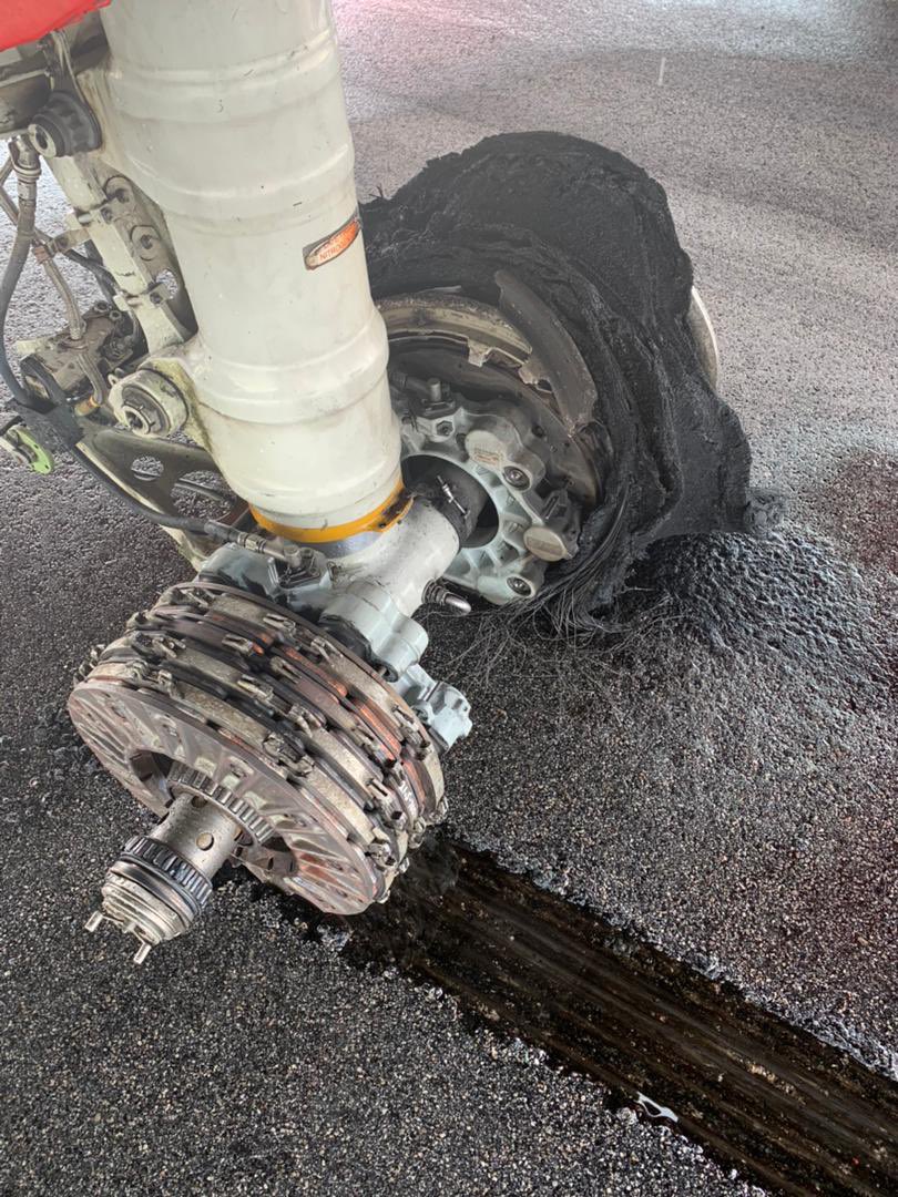 FlightModeblog's tweet image. Max Air #Boeing 737-400 (5N-MBD) suffered tires burst on landing at Abuja, #Nigeria. There were 144 passengers and 6 cabin crew on board, all disembarked safely.

📷©Kwairanga Abbas Kawu/Facebook

#maxair #B737 #abuja #aviation #AvGeek #avgeeks #flights #Travel #traveller #Africa