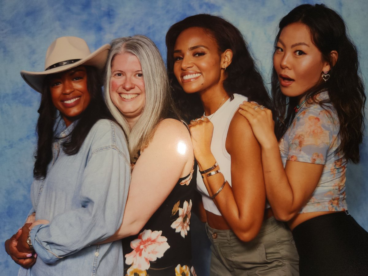 Not <a href="/JaviciaLeslie/">Javicia Leslie</a> surprising me by taking my arms and wrapping them around her! 😱🙈🥹🫠😅 Also, loving <a href="/meagantandy/">Meagan Tandy</a> smile and <a href="/NicoleKang/">Nicole Kang</a> expression here as well. 😁 This is definitely another favorite!! 😏❤️