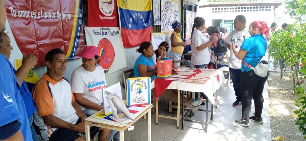 #May07  Hoy realizamos atención a las víctimas de la guerra económica, el Ministerio de Comunas acompañamos la jornada de atención en el Municipio Girardot junto al ministerio de alimentación y #SomosVenezuela.