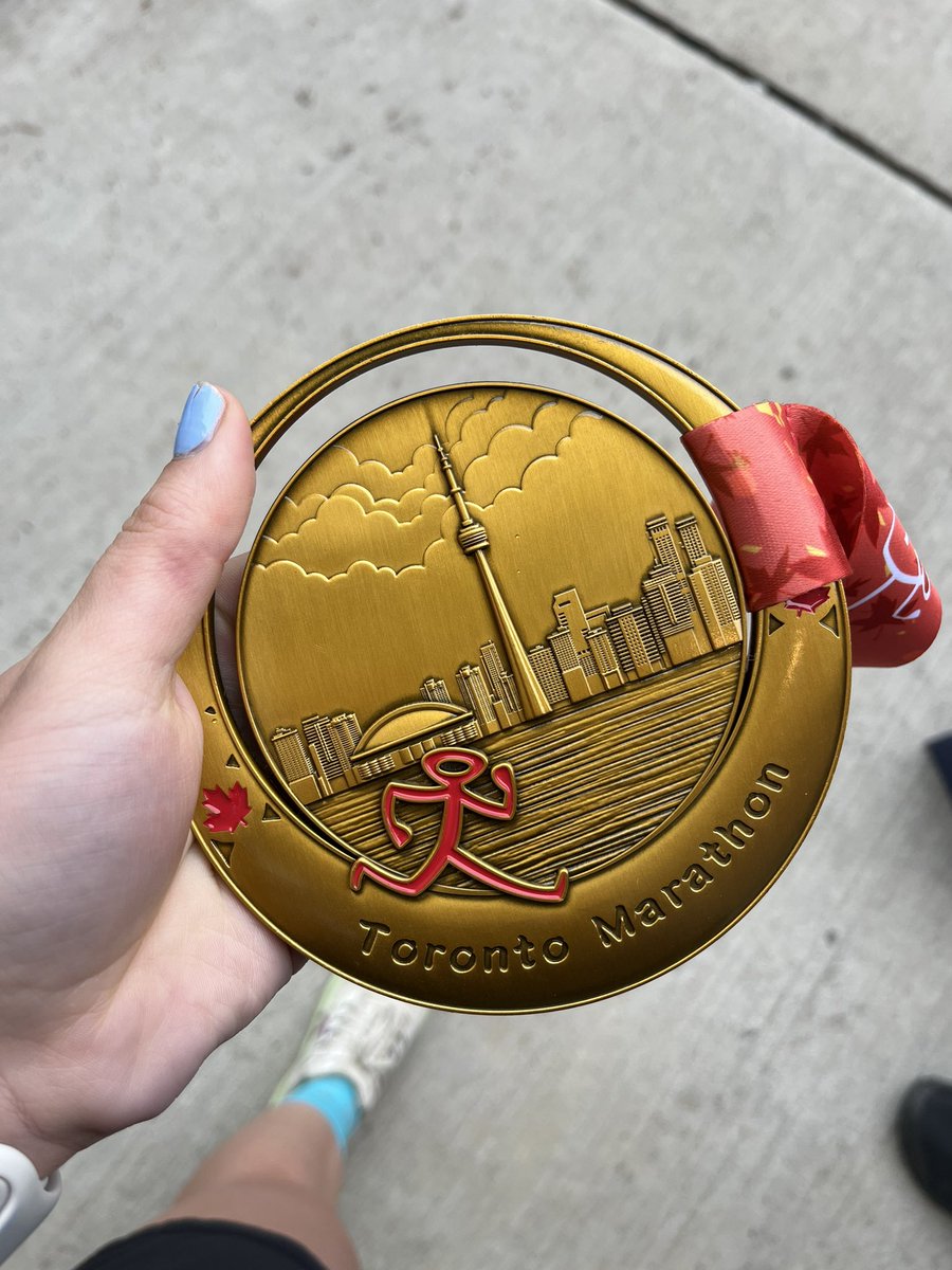 LeahKomer's tweet photo. First marathon and won’t be the last! #TorontoMarathon https://t.co/8SEjNj59gQ