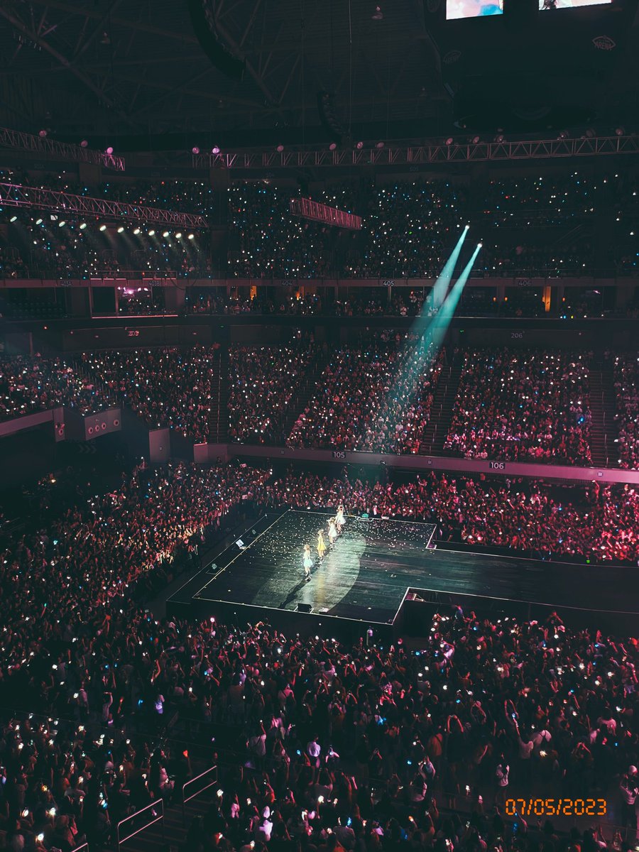jamillepritz's tweet photo. R to V in Manila in film ✨ the best concert crowd - everyone was singing and vibing to all songs! 🫶🏻
#RtoVinMNL #RtoVinMANILA https://t.co/Zn59gHZnrM