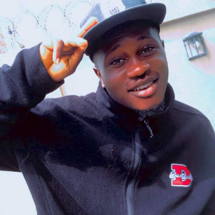 MaleeAyuba's tweet photo. The boy fine small😎  but still single I don't know why...😔 https://t.co/rWCJi5IZdN