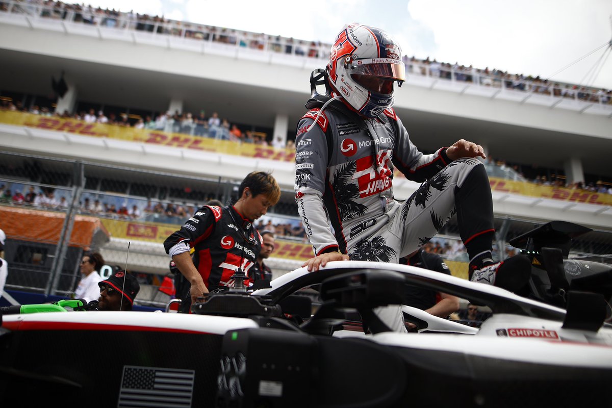KevinMagnussen's tweet photo. Strong weekend in Miami, getting a point on the team's home soil 👊🇺🇸
@HaasF1Team #F1 #MiamiGP https://t.co/L3gdpAYJSO