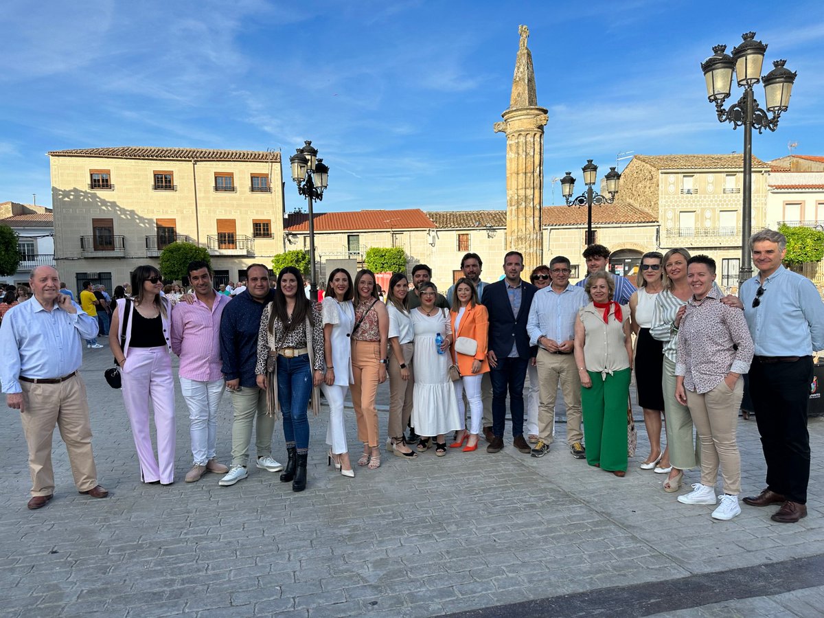 patxilopez's tweet photo. En la presentación de las candidaturas de la Comarca Sierra de Montánchez junto a @BlancaMartinDel, @Lsalaya y @RafaRubioM, candidato a la alcaldía de Valdefuentes.

Los vecinos necesitan gobiernos socialistas que se preocupen por mejorar sus municipios.

#DefiendeLoQuePiensas https://t.co/pT8xiiIbOW