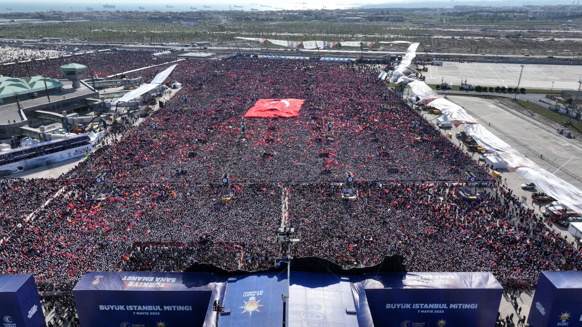• Gün gelir çocuklarımıza anlatırız seni; Yedi düvelin birleşip yıkamadığı Adam diye... @RTErdogan #AKParti #AtatürkHavalimanı #İstanbul