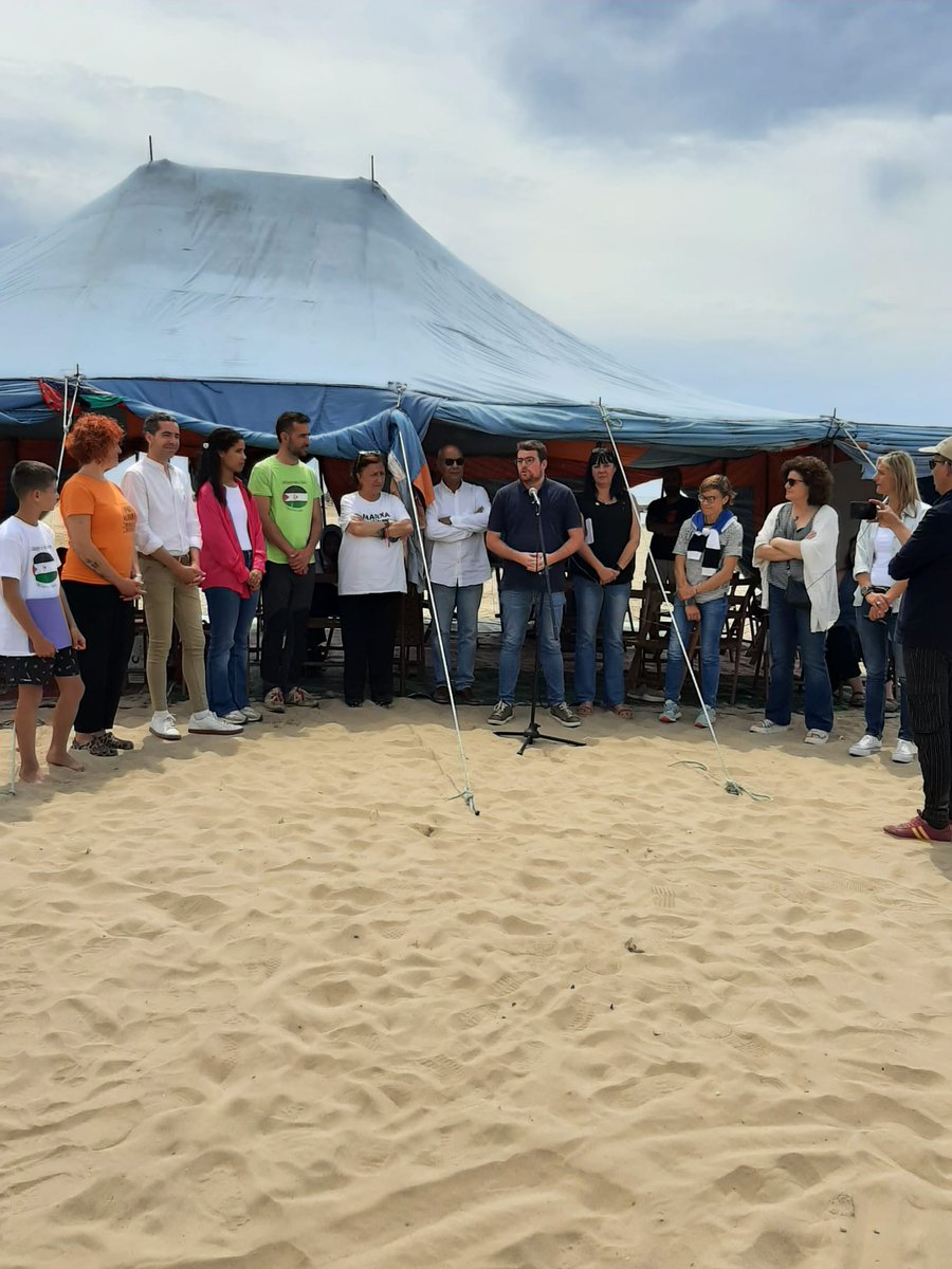 "Haimas per la llibertat"  aquest cap de setmana a la Platja de Ribes Roges. No deixarem coure en l'oblit la reivindicació d'independència del poble Sahaurí, sotmès des de fa 48 anys pel govern del Marroc i abandonat per Espanya <a href="/ajuntamentvng/">Vilanova i la Geltrú</a> <a href="/saharaVNG/">Acció Sàhara VNG</a>
