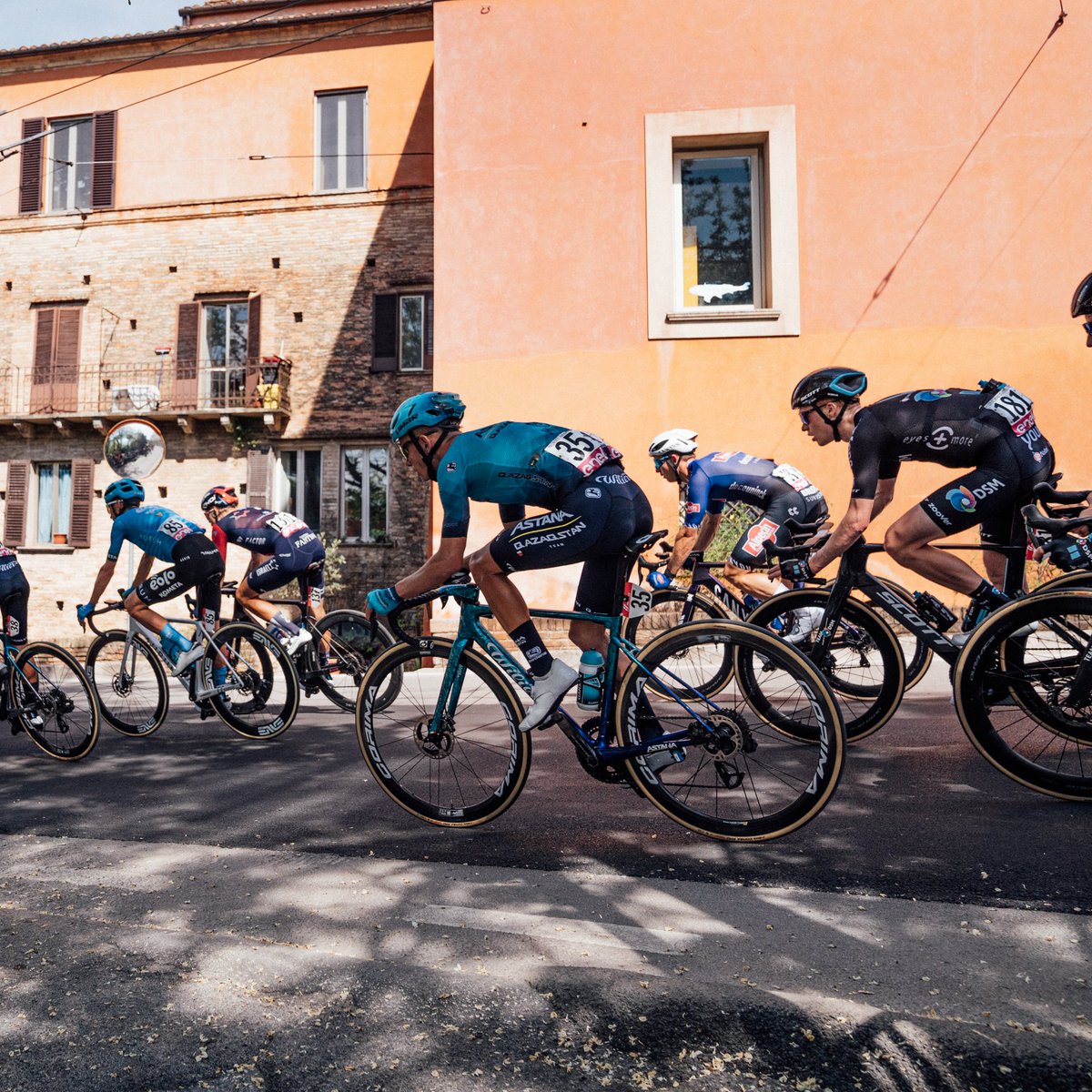 picnicpostnl's tweet photo. It's great to be back racing at theย #Giroย in our Royalย @DSMย coloursย ๐
#KeepChallenging #PerformanceThroughNutrition https://t.co/EHkFB3vLmN