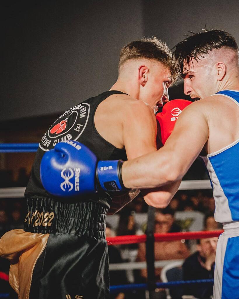 Last show of the season for the legends at @legions_boxing_club 

Been nice to have a change of scenery to <a href="/yorkraces/">yorkraces</a> after shooting a bunch of shows at Acomb WMC. The venue looks great but the change did come with some challenges (changing light, and fi… instagr.am/p/Cr85oGgMNlS/