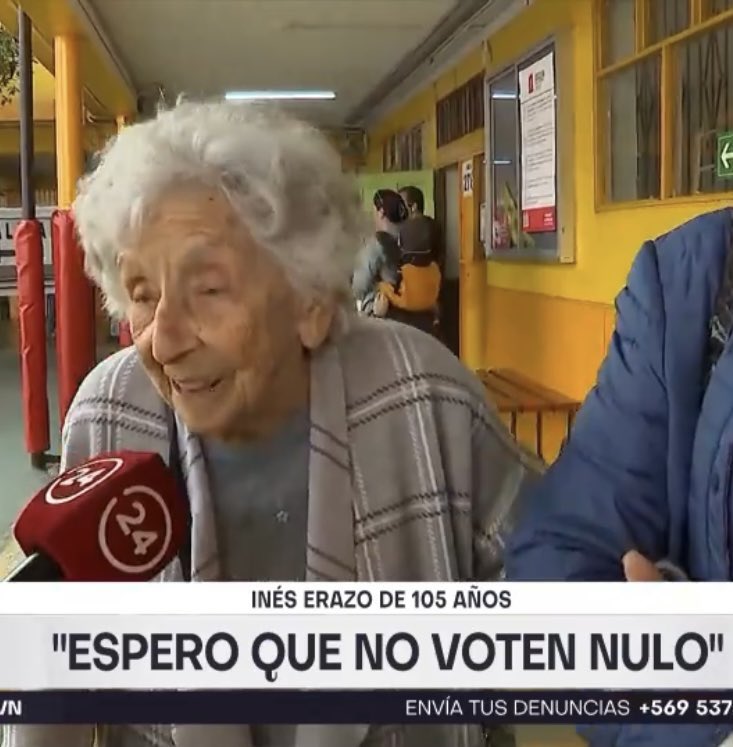 Inés Erazo de Kirberg. Feminista y activista. Participó del movimiento político que permitió el sufragio femenino en Chile. Co-fundó la Agrupación Mujeres Democráticas, una organización de ayuda para las familias de presos de la dictadura de Pinochet. Ahí está VOTANDO #ChileElige