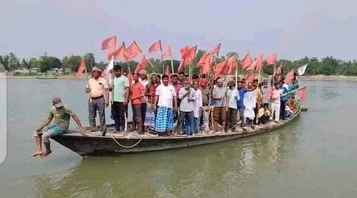 prasenjitberaES's tweet photo. #EiSamay কোচবিহারের বাংলাদেশ সীমান্তের বালাভূতের চর; পুরো গ্রাম ফিরে গেল বামে @salimdotcomrade #cpim #Lefy @cpimwb https://t.co/WpuDx92PeK