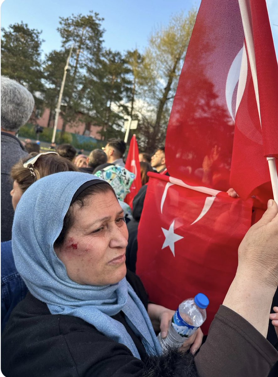 ebruguslu's tweet photo. Kaybedecek bir 14 günümüz daha yok! İnce ve Ogan’a oy vermeyi düşünenler oturup bir kez daha düşünsünler. Gelin #ilkturdabitirelim https://t.co/yqlSm4RbOG