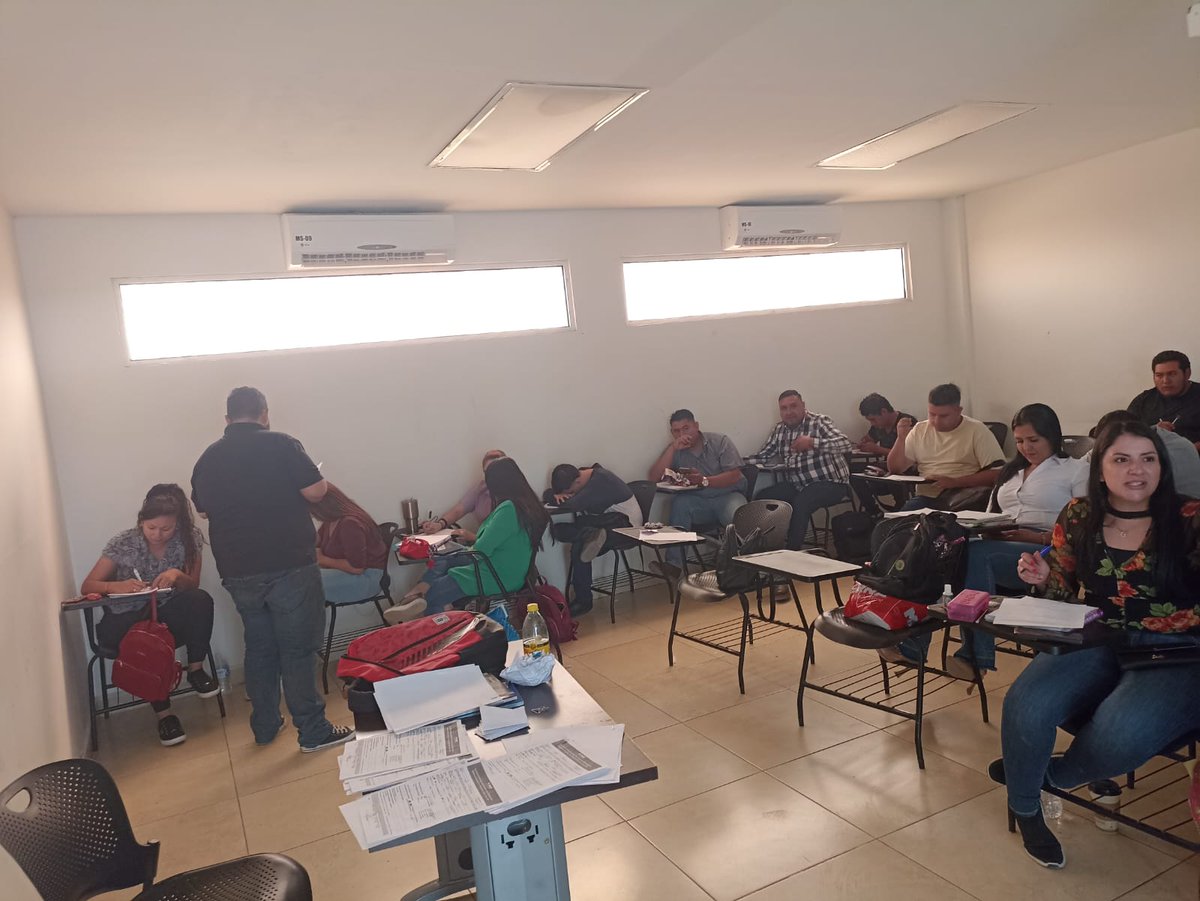 CD11_Coah's tweet photo. El día de ayer en la universidad viscaya se impartió la capacitación a los observadores electorales para este próximo 4 de junio. #TuVotoDecide https://t.co/203XPtmZuP