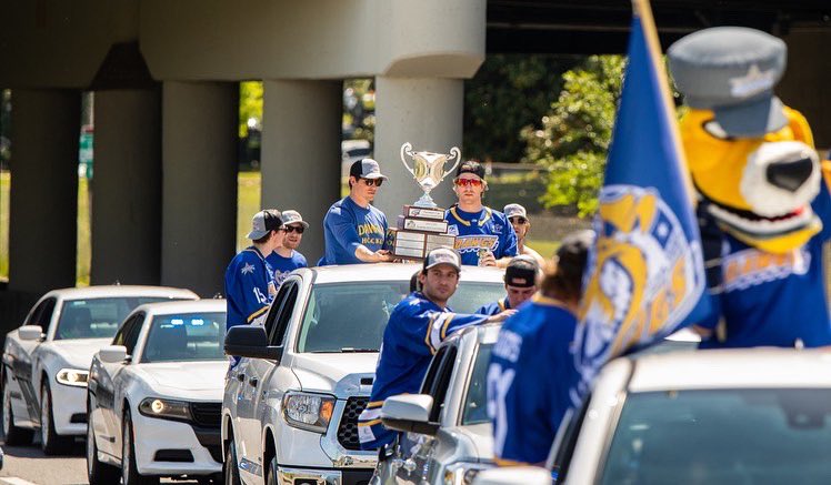 RailYardDawgs's tweet photo. Thank you to all the fans that came out yesterday! Roanoke is a Hockey City… A Championship City too 🏆 https://t.co/NcVZz29dlS