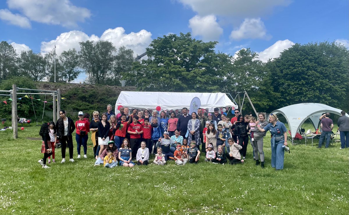 KarenRowlandRDG's tweet photo. Abbey wdCoronation Street & Park Picnic Parties-we ❤️our Baker St & George St/Great Knollys St residents! Best neighbours U could ever find! What a day! THX to @castle_tap #Biryanish #AtifSuperSt @careybc @RBFRSofficial @MattRodda #Lifespring &all! https://t.co/9bZGsSUS4d