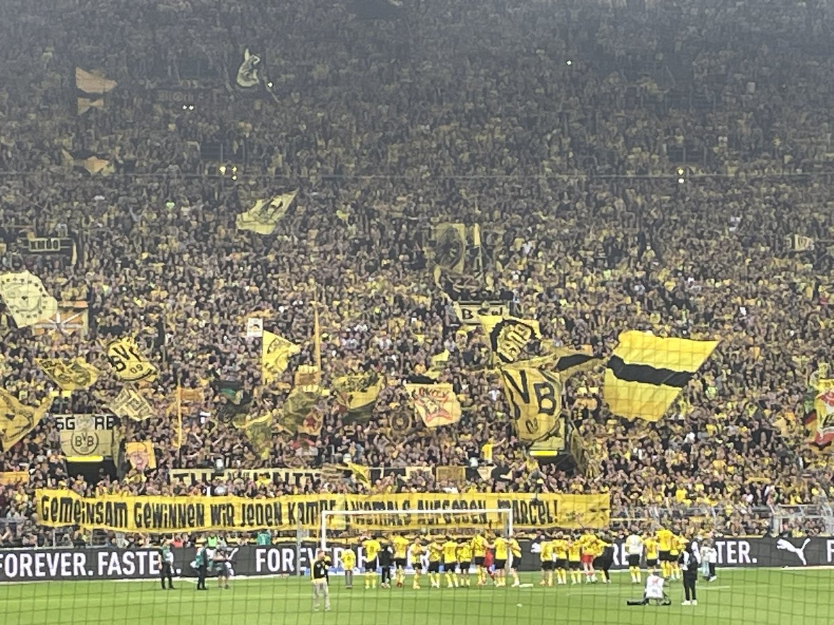 Wat een spektakel! Mooie belevenis <a href="/BVB/">Borussia Dortmund</a> 6-0  #BVBWOB #Bundesliga