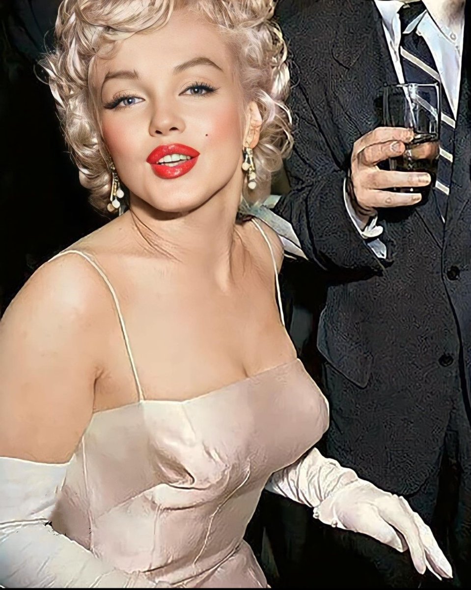 The Marilyn Diaries tweet media