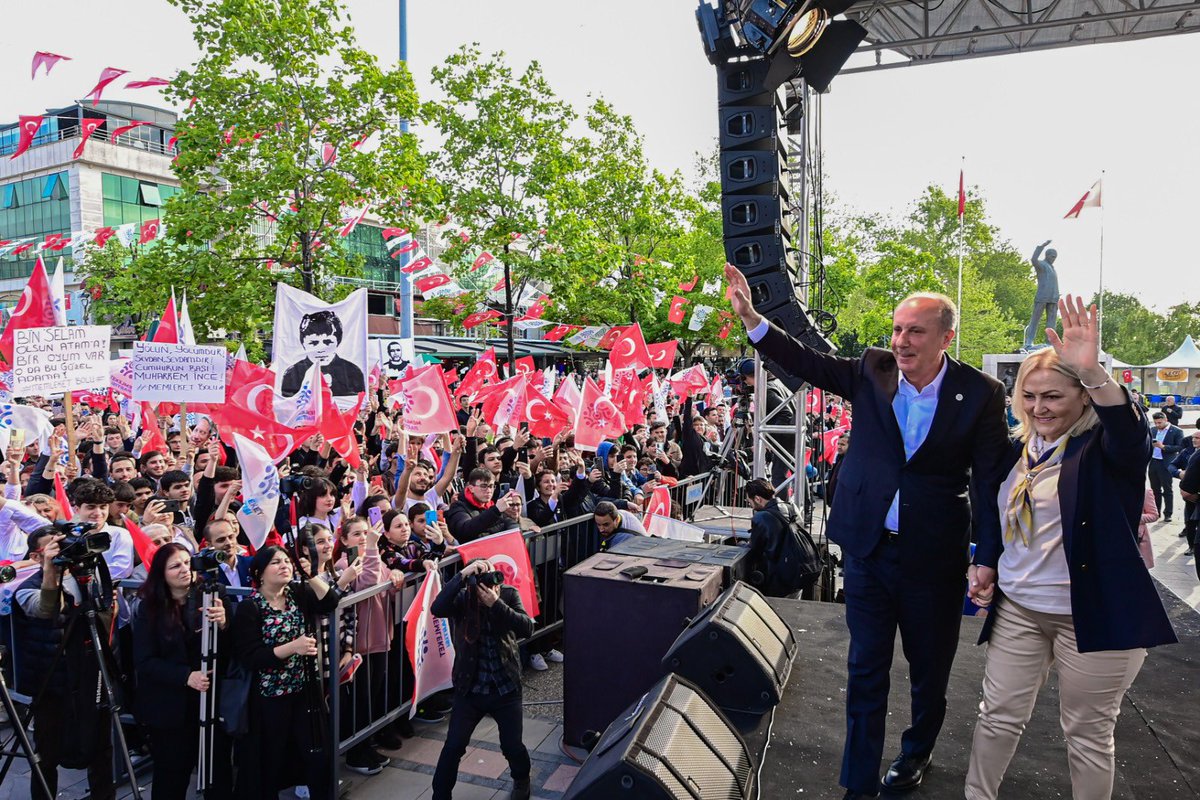 Genel Başkanımız Sayın Muharrem İnce hemşerileri ile buluştu.

Anket şirketlerine selam olsun, vatandaş yüksek sesle Memleket diyor. Yalovalı hemşerilerimizin ilgi ve alakası bizleri çok mutlu etti.