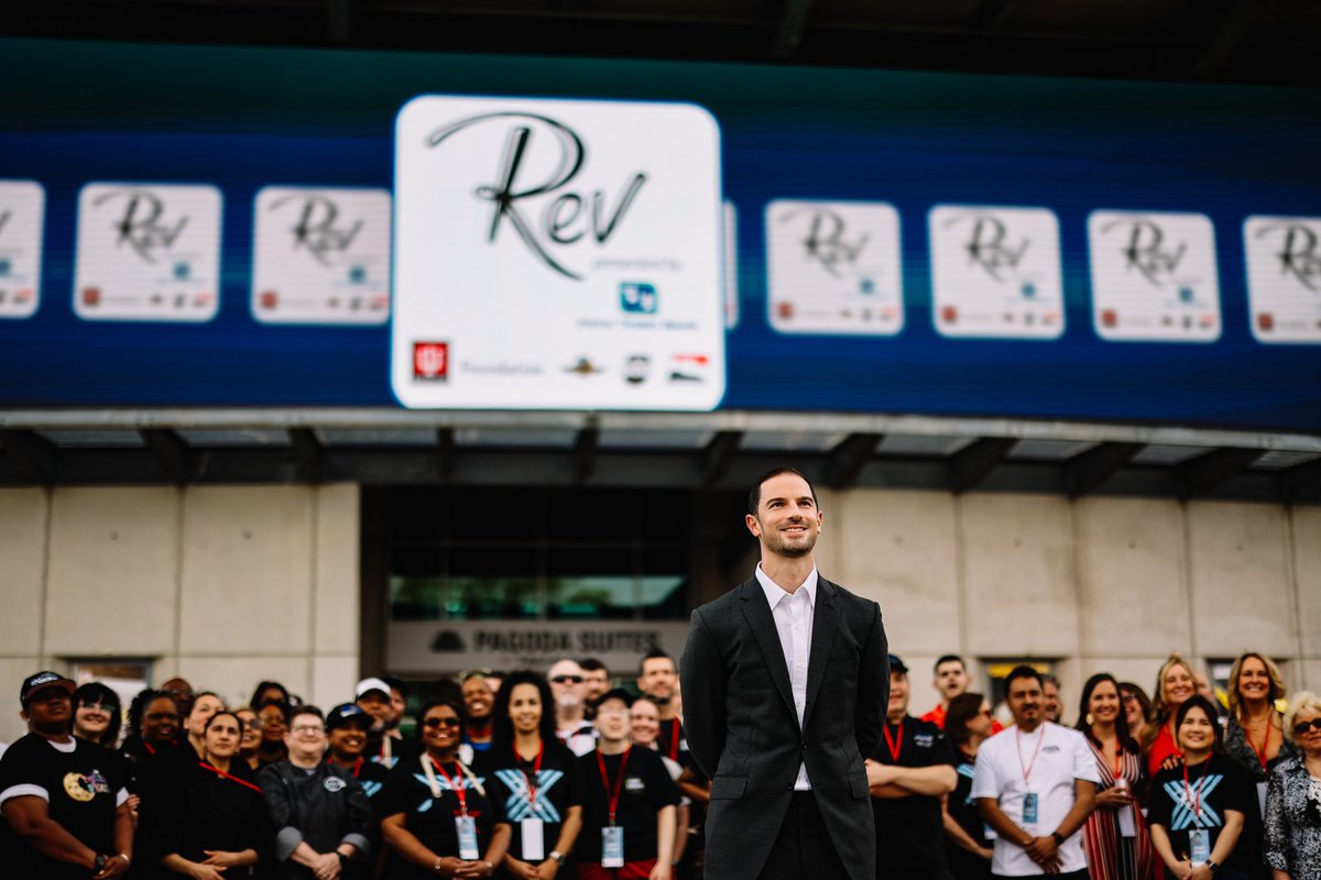 AlexanderRossi's tweet photo. What an unbelievable evening at @revindyevent. So honored to be a part of such an instrumental event benefiting @iuhealthfdn and meeting some incredible people throughout the process. https://t.co/h6XXQnk2jC