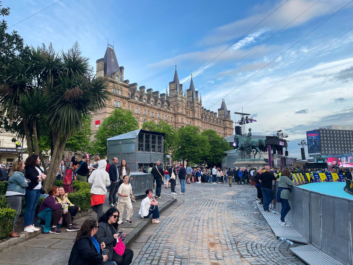 VisitLiverpool's tweet image. Attendees of Big Eurovision Welcome❗️

Please remember that this is a 360 degree performance, there is plenty of space to enjoy the show stage left and stage right 🪩

#Eurovision