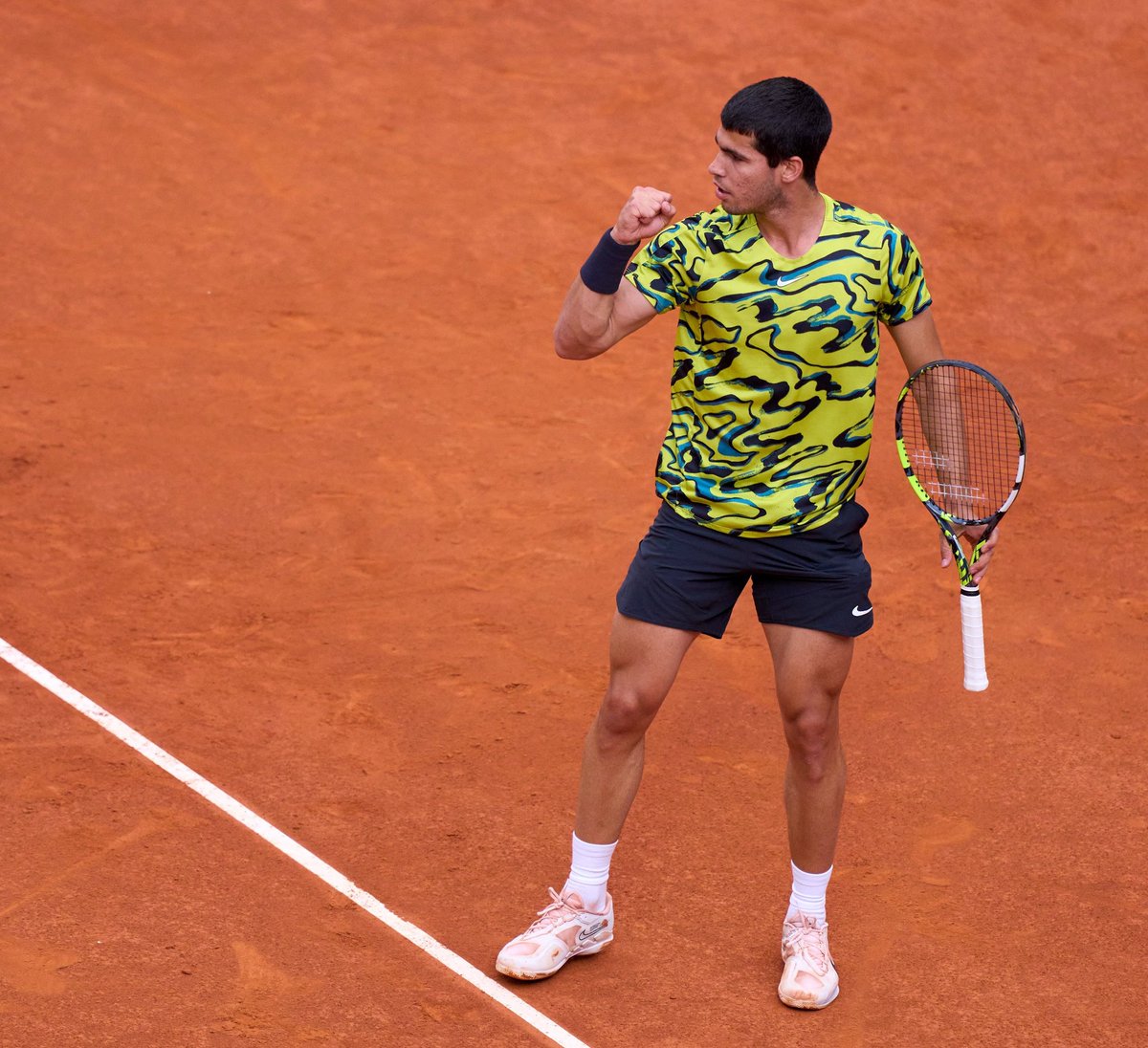 COE_es's tweet image. 𝗗𝗢𝗡 𝗖𝗔𝗥𝗟𝗢𝗦 𝗔𝗟𝗖𝗔𝗥𝗔𝗭 𝗚𝗔𝗥𝗙𝗜𝗔 👑

🎾 @carlosalcaraz vuelve a reinar en Madrid derrotando a Struff en tres sets para llevarse el @MutuaMadridOpen 🏆. 

4️⃣° Masters 1000 de su carrera 💪