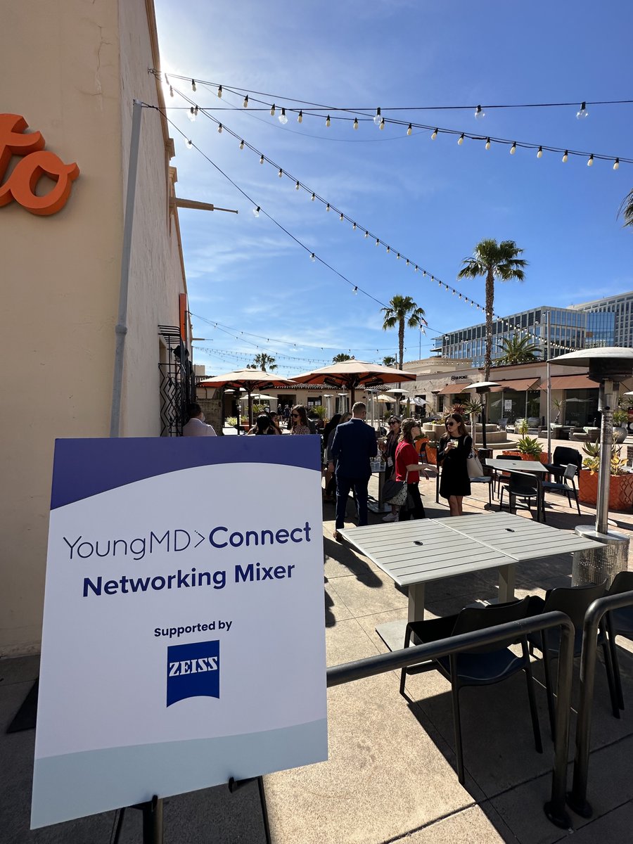 YoungMDConnect's tweet photo. Saturday at ASCRS: 
⭐️ Booth tours with @GlaukosCorp &amp; @ZEISSvisionUSA 
⭐️ Networking with Zeiss 
⭐️ A lot of connecting with our members and friends! https://t.co/L7h7jZEpUz